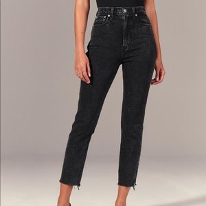 NWT Ultra High Rise Mom Jean Abercrombie